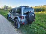 Jeep Wrangler 2.0 T-GDi Unlimited Sahara Automati... - silberne Jeep Wrangler