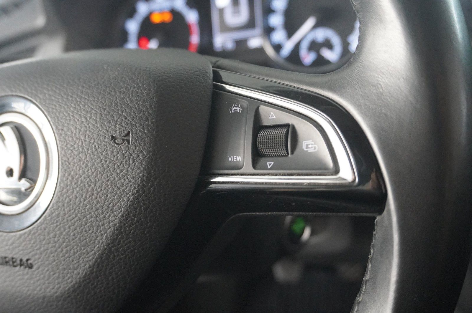 Fahrzeugabbildung SKODA Fabia Combi 1.0 TSI STYLE NAVI/LED/SHZ/PDC/TEMP.