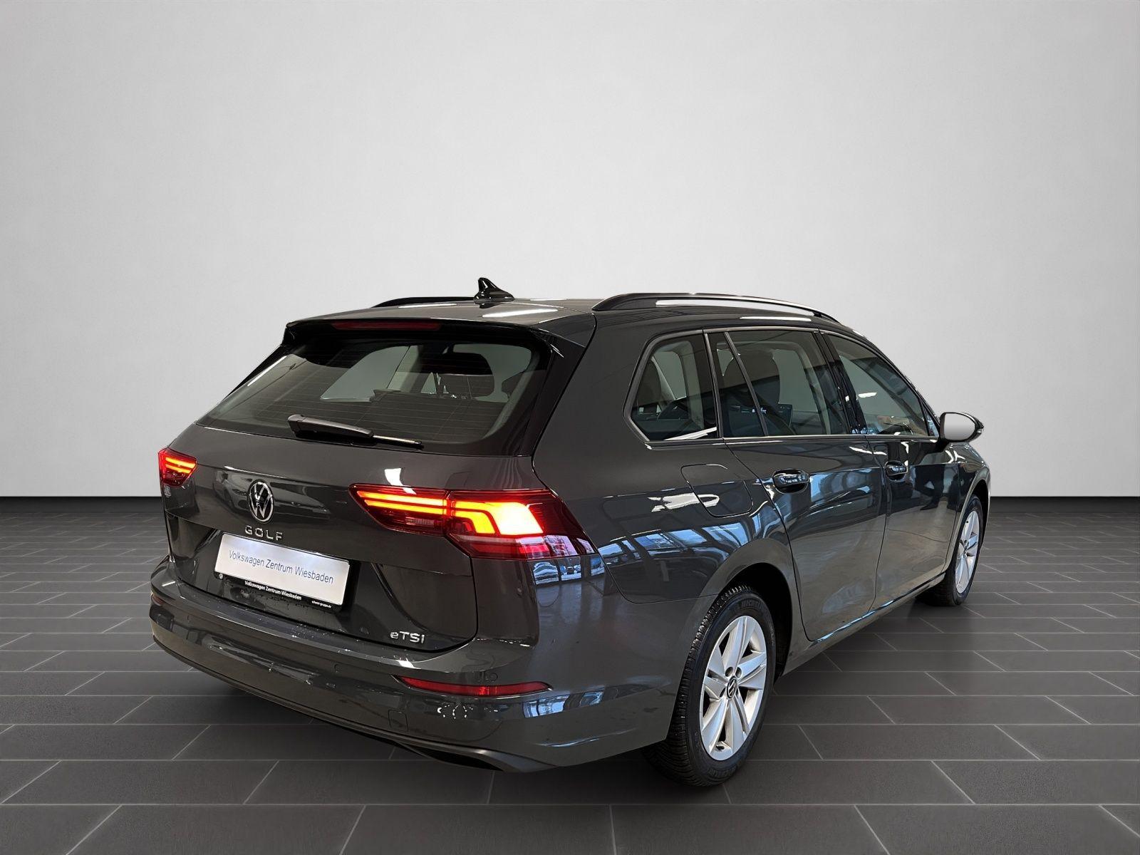 Volkswagen Golf VIII Variant 1.5 eTSI DSG Life, Navi, APP,