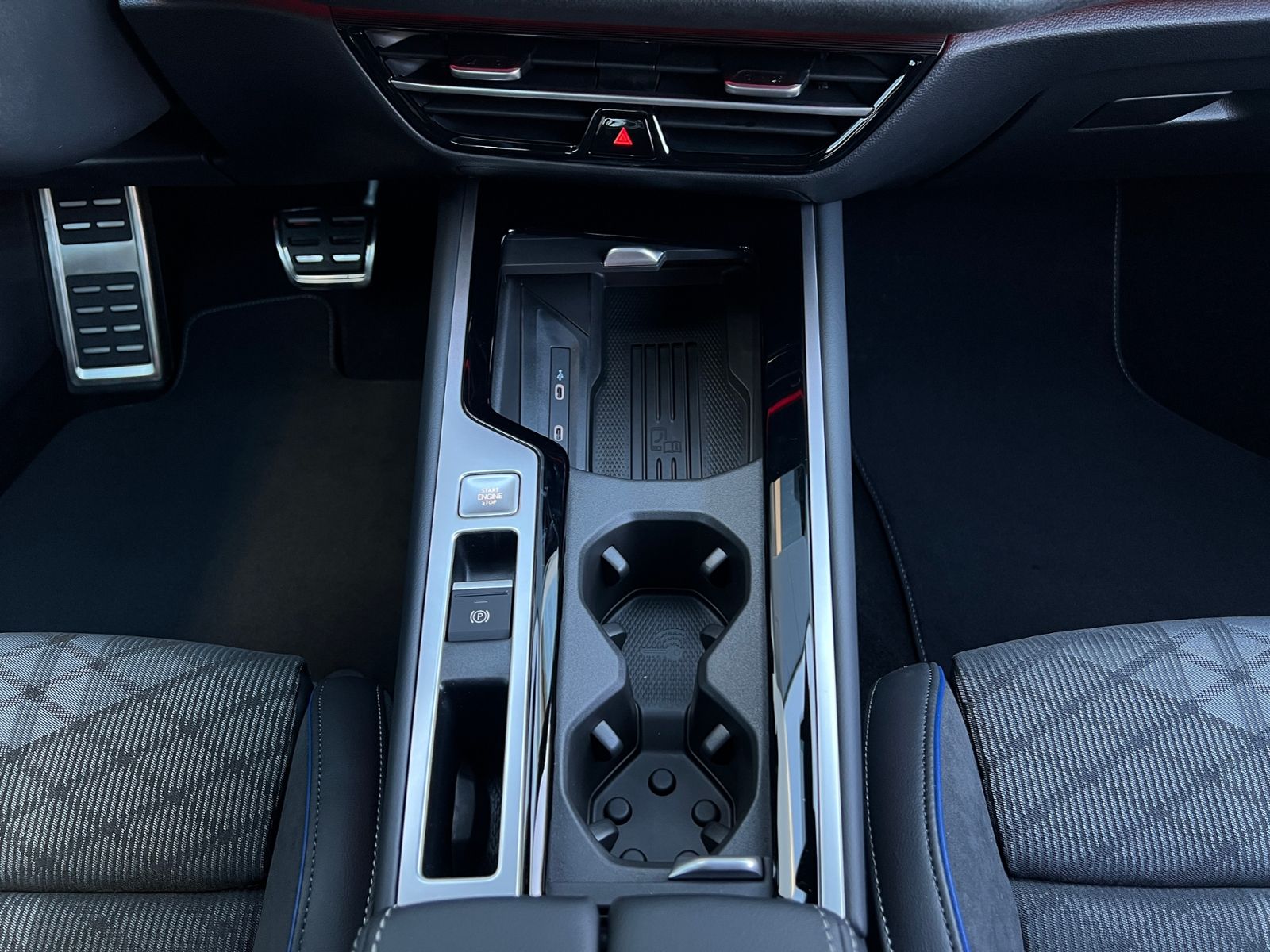 Fahrzeugabbildung Volkswagen Passat Variant R-Line 2.0 TDI DSG 4MOTION *AHK,