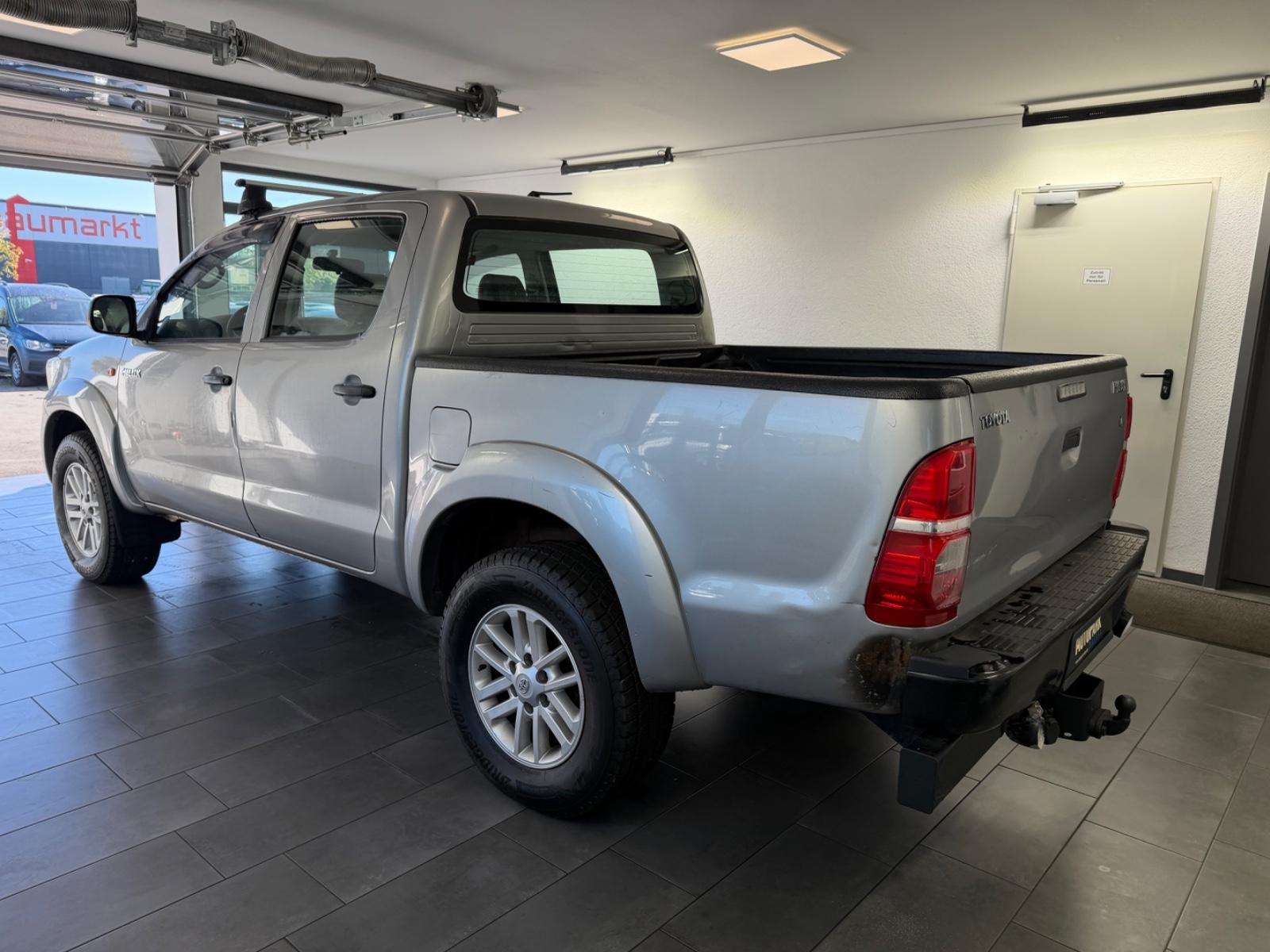 Toyota Hilux Double Cabine 2.5 D-4D | 144 ch | BVM | Feux diurnes LED | Vitres surteintées | Blocage de différentiel arrière