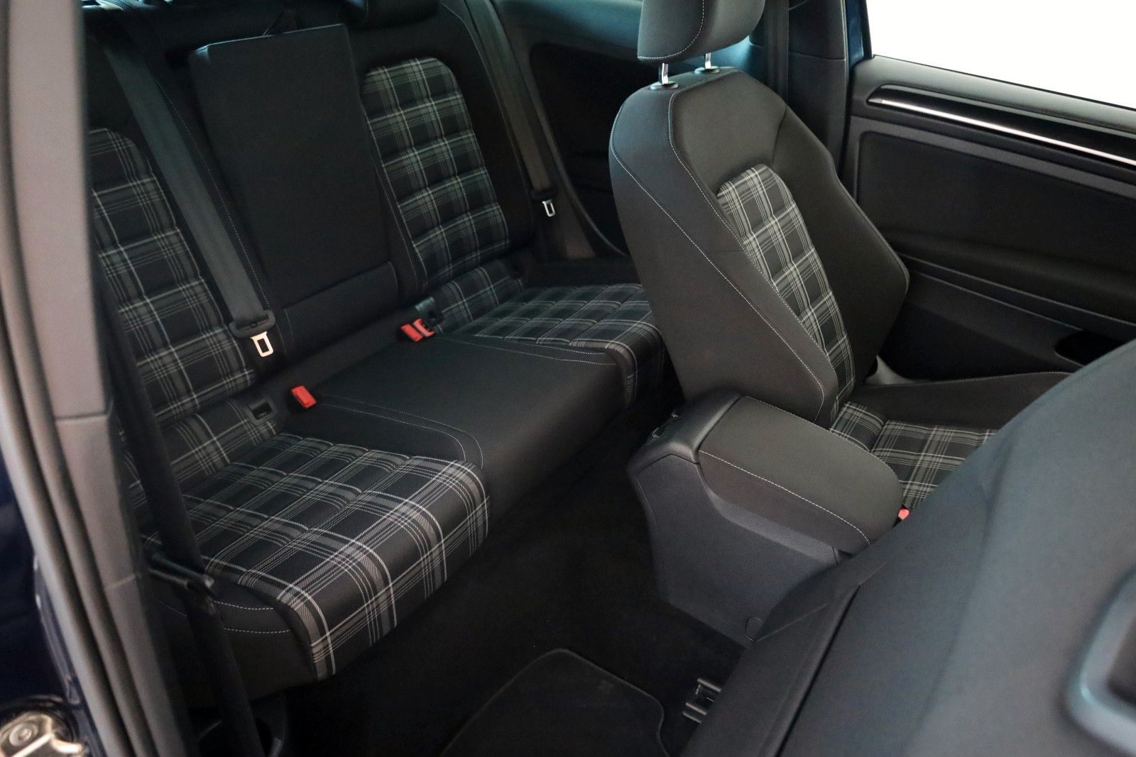 Fahrzeugabbildung Volkswagen Golf VII GTD Navi,Xenon,Kamera,SH,PDC,SR+WR
