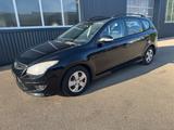 Hyundai i30 1,6 CRDI cw Comfort*Auto *Klima**Tüv 12/026 - Hyundai i30: Comfort
