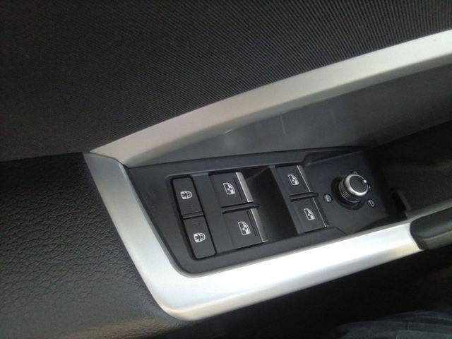 Q3 40 2.0TFSI quattro 140kW advanced, LED, Navig