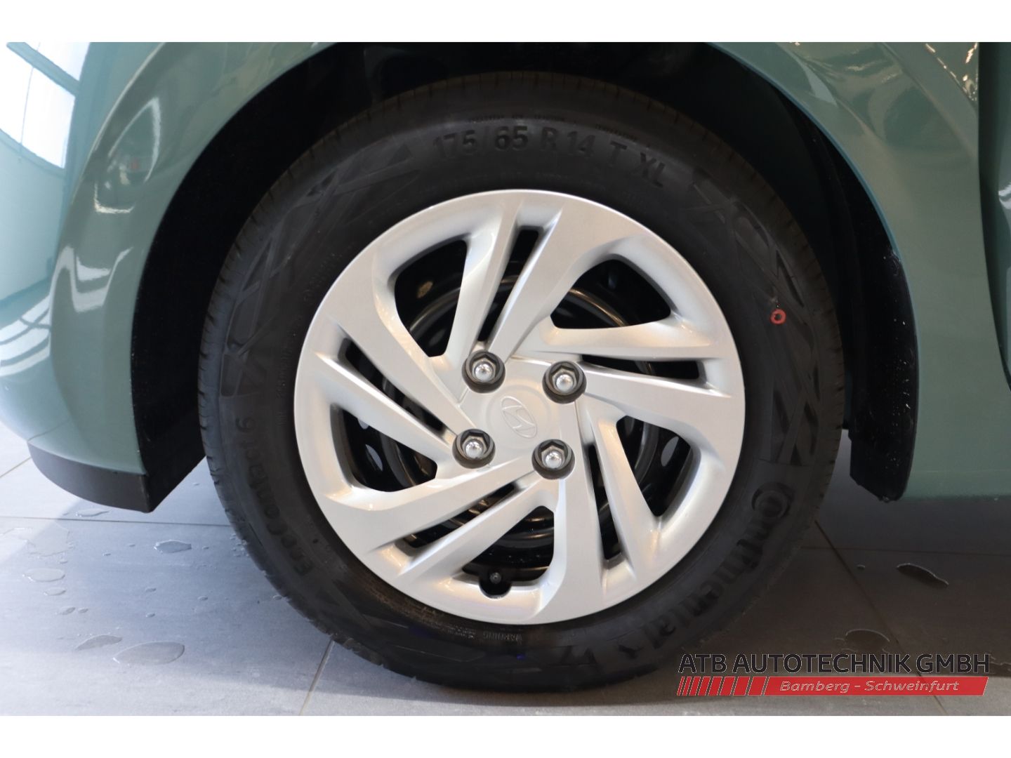 Fahrzeugabbildung Hyundai i10 Select MY25 1.0 Benzin 63 PS 5-MT 2WD Navi A