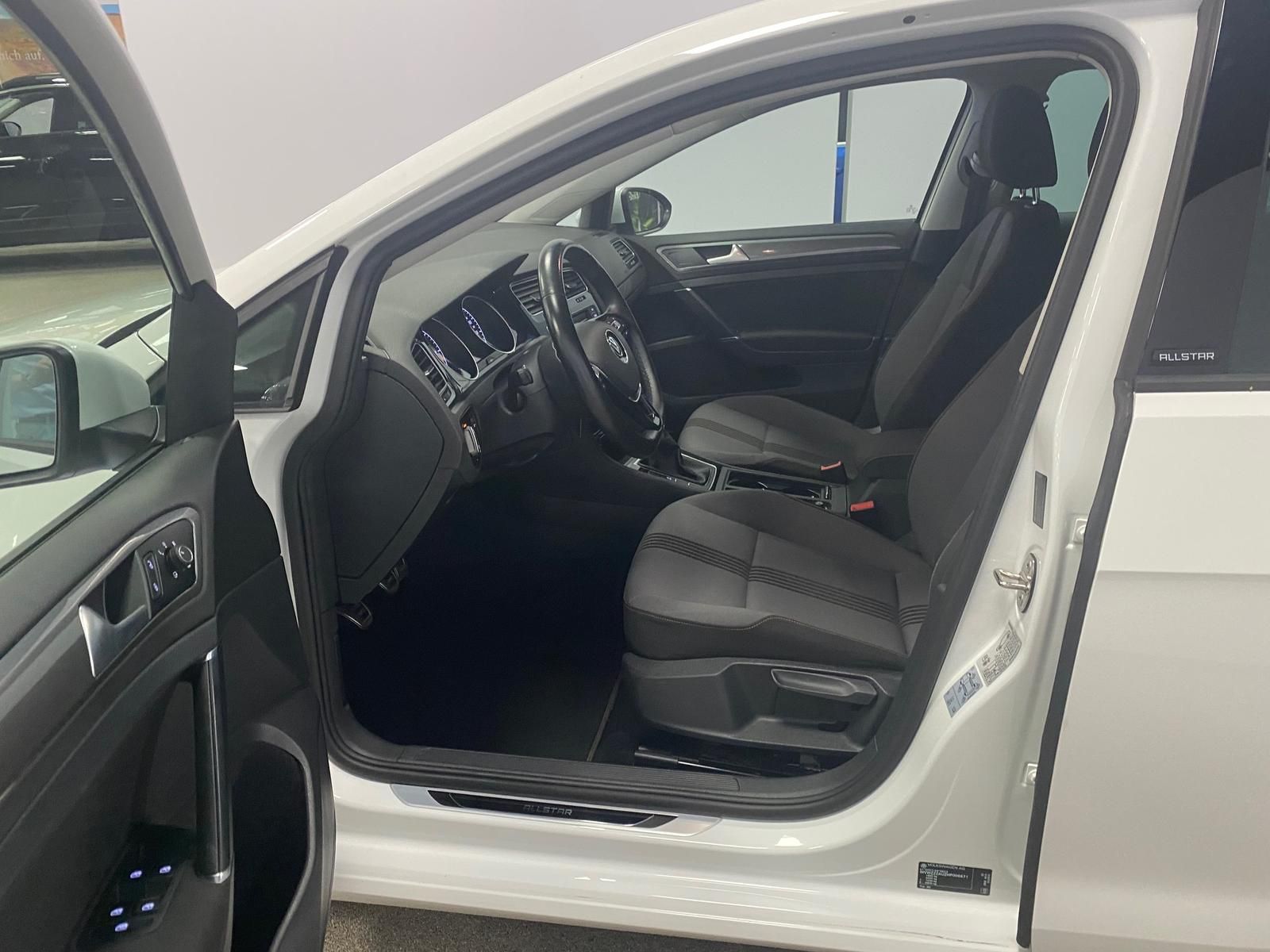 Fahrzeugabbildung Volkswagen Golf 2.0 TDI Allstar BMT KLIMA+NAVI+SITZHEIZ+PDC