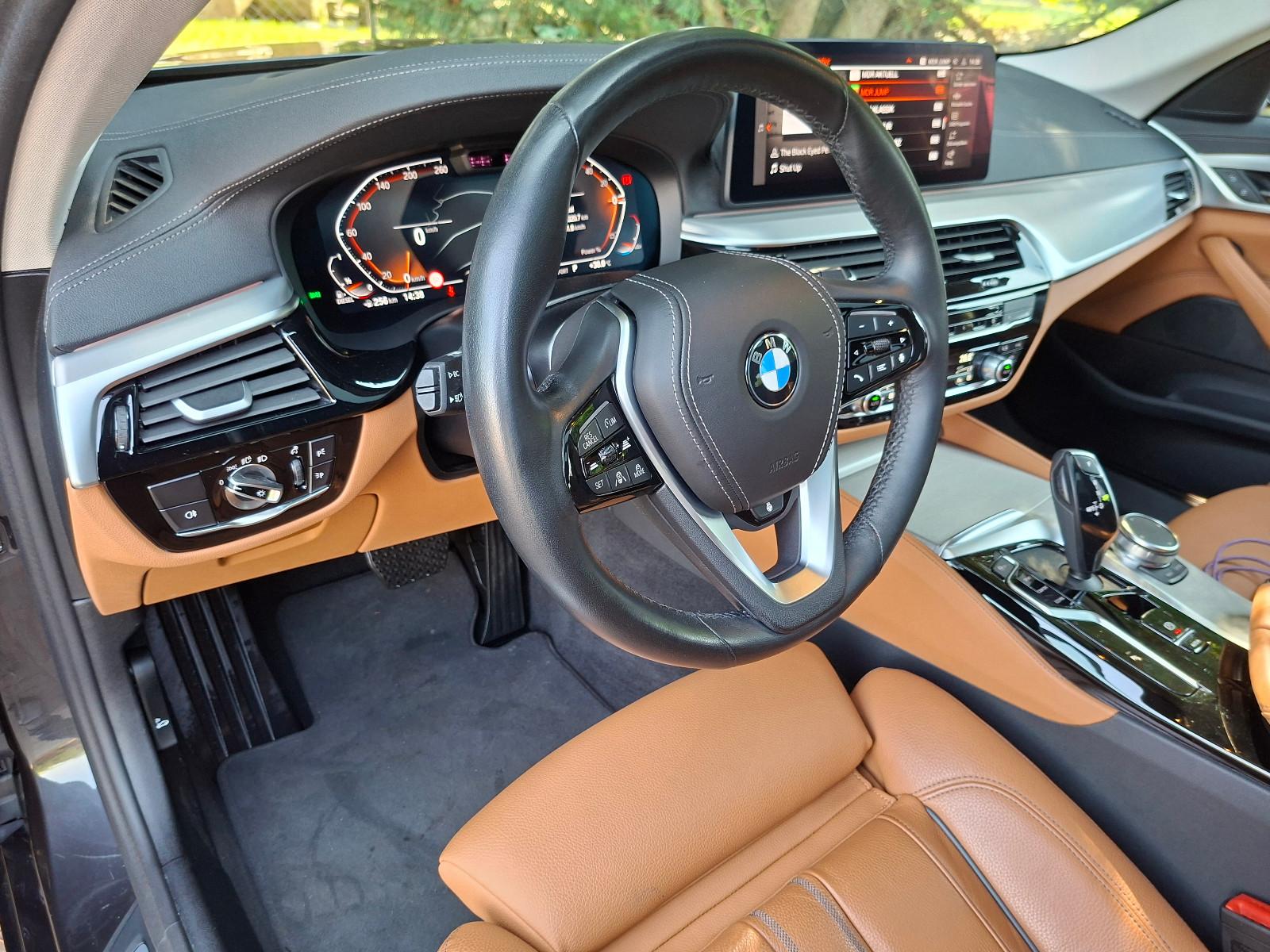 BMW Tour 530d xDrive LuxuryLine+HEAD-UP+STANDHZG+WR
