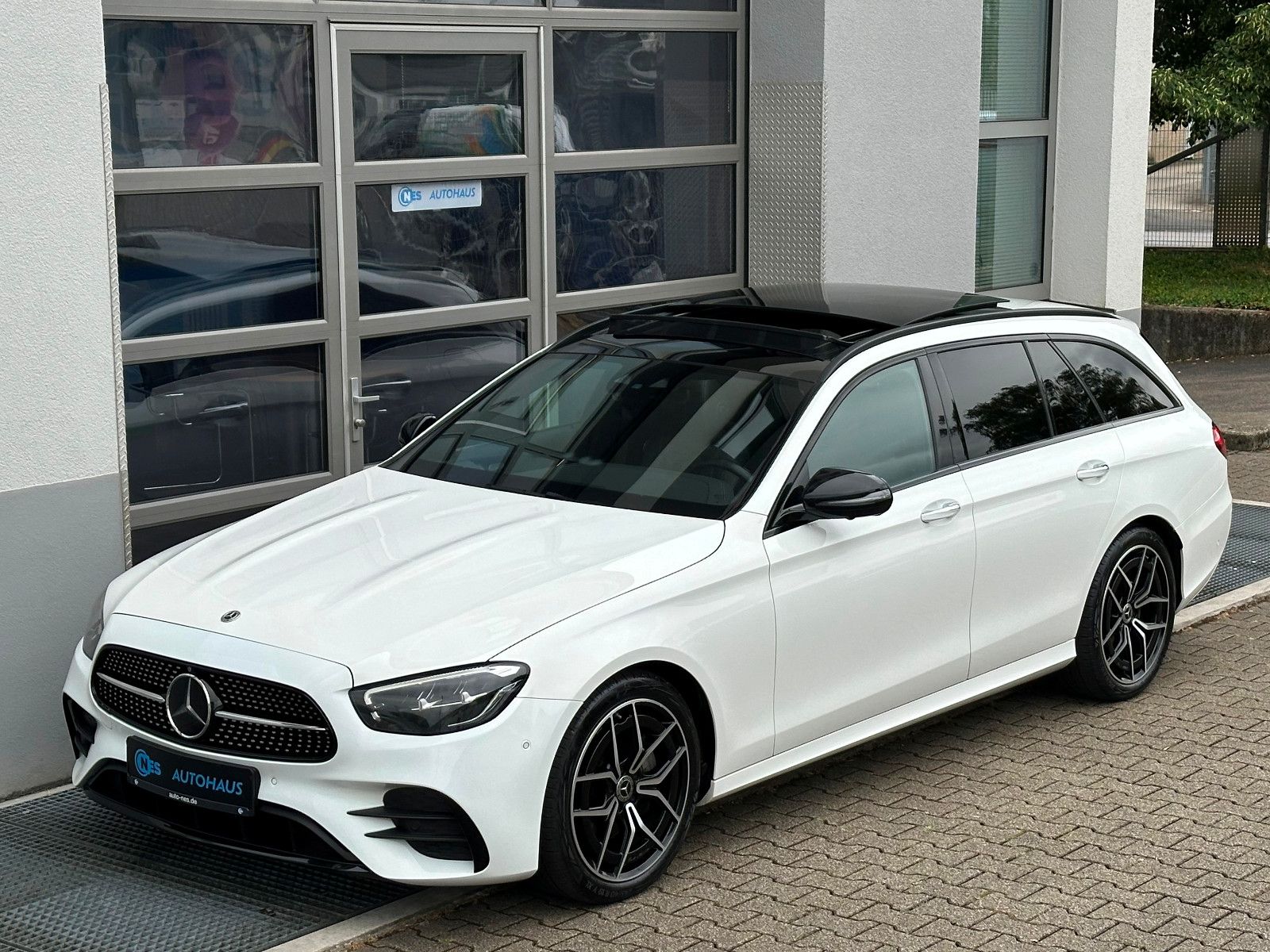 MERCEDES-BENZ E 220d 4M AMG *ACC*PANO*BURMESTER*WEBASTO*19''*