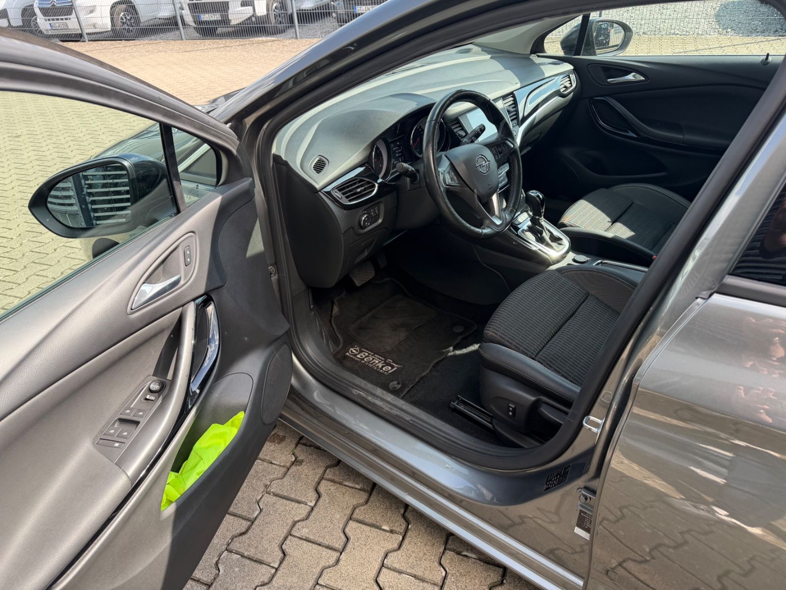 Fahrzeugabbildung Opel Astra K Sports Tourer Elegance 1.4 Autom.