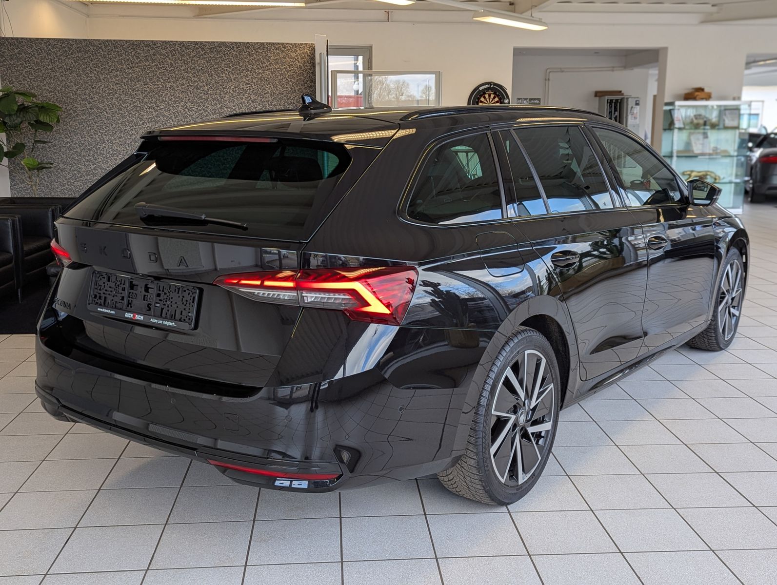 SKODA Octavia 2.0 TDI DSG Sportline Matix Assist+ 18" - Image 7