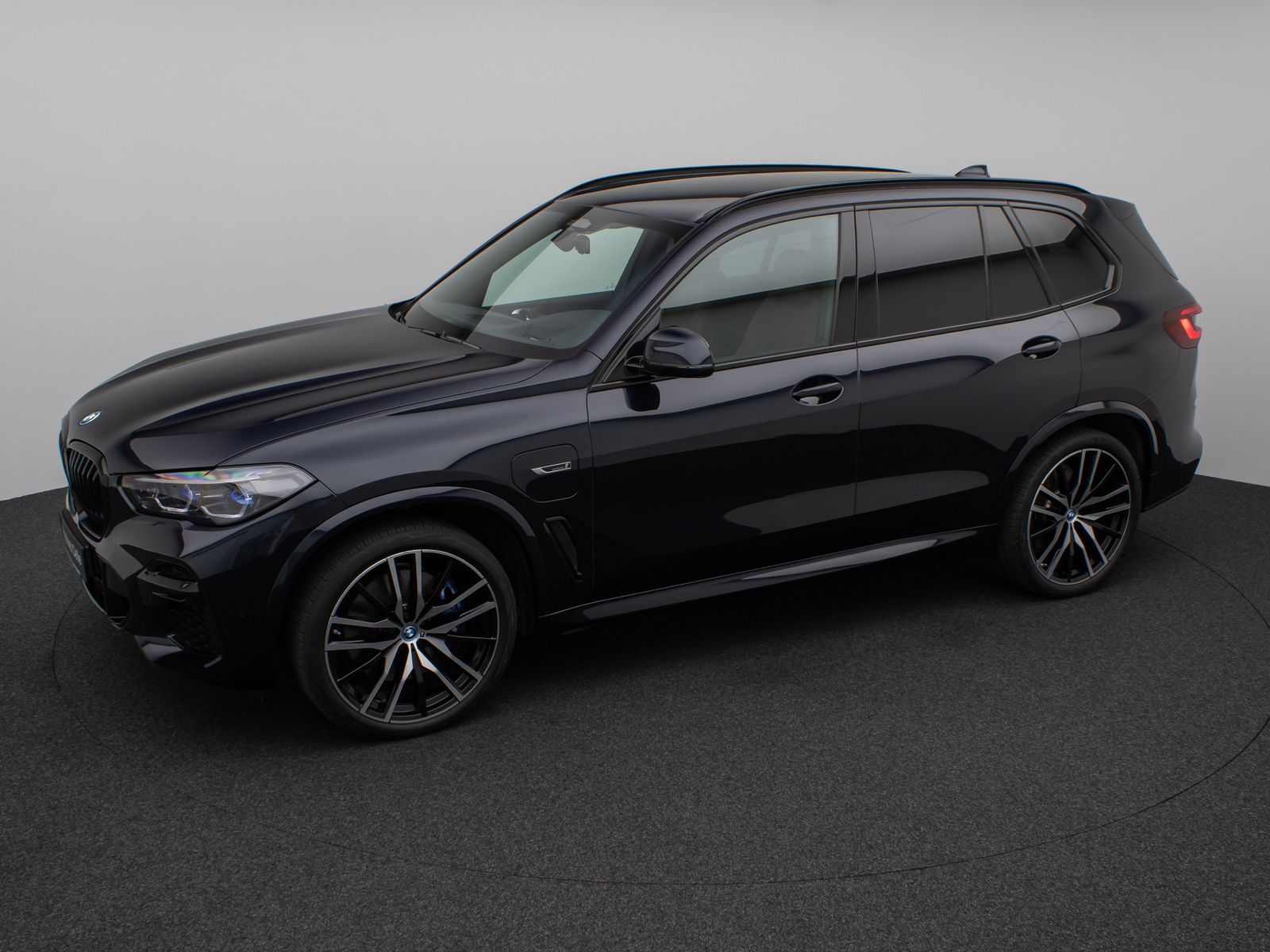 Fahrzeugabbildung BMW X5 xD45e M Sport Kamera Laser HUD DAB HiFi ACC