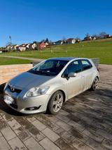 Toyota Auris 1.6 VVT-i Luna Luna - Toyota Auris Luna mit Benzin-Antrieb