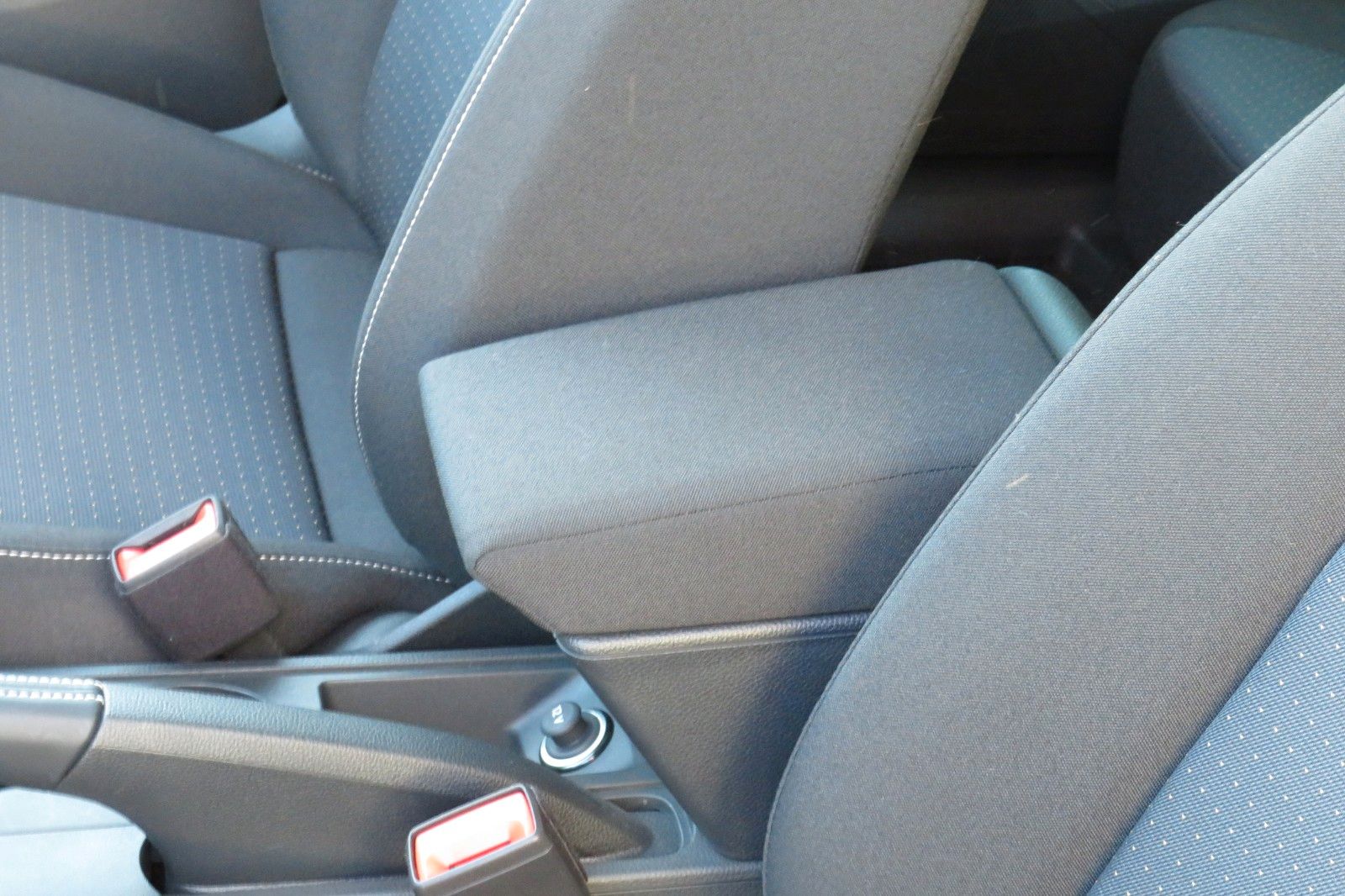 Fahrzeugabbildung SEAT Arona Style NAVI APP SITZH. PDC GRA 1.HD