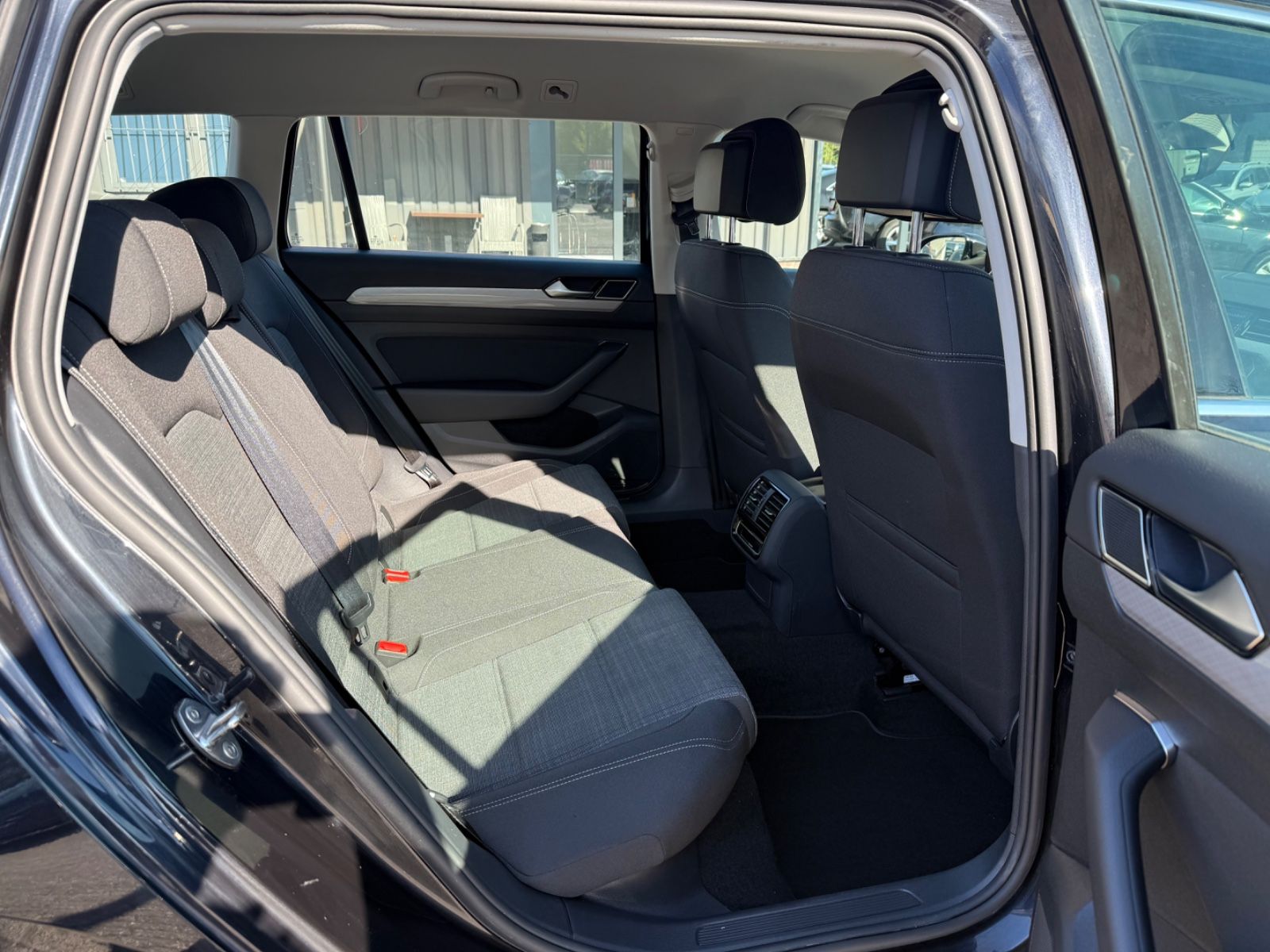 Passat Variant Business*2.0 TDI-150-PS*NAVI*1.HA