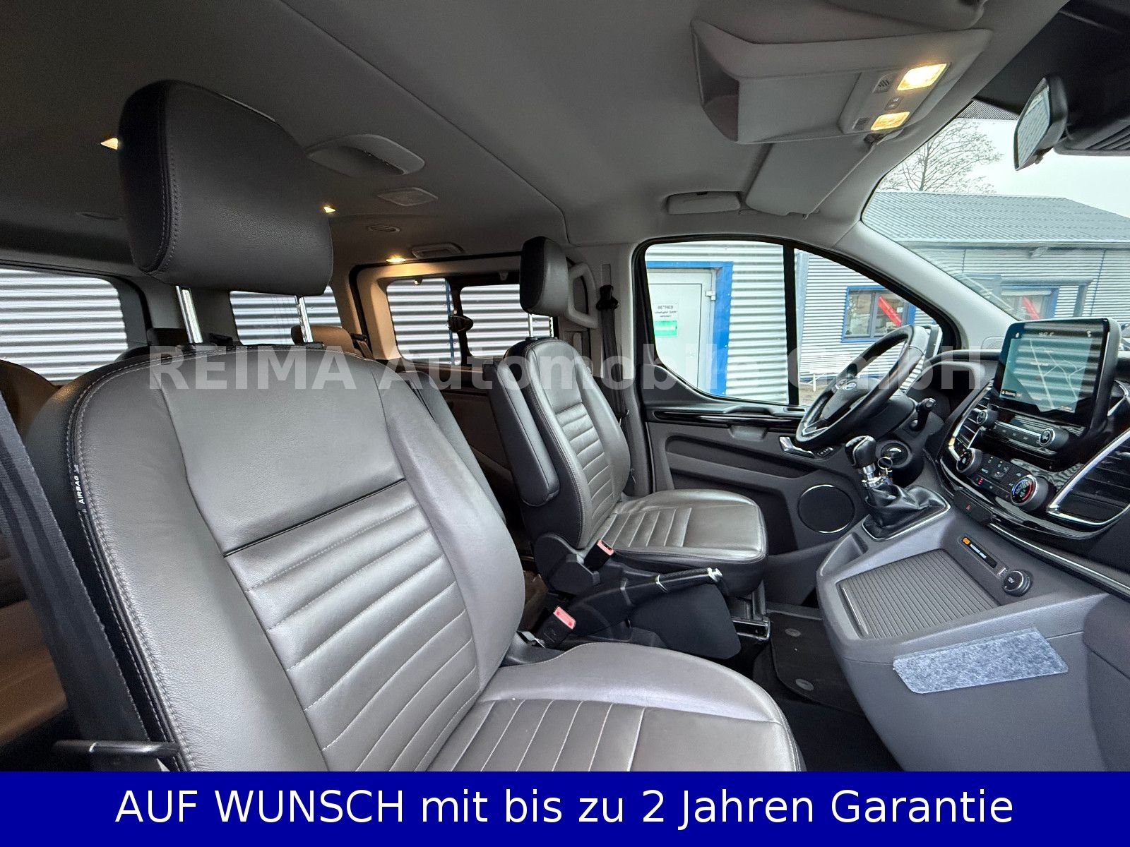 Fahrzeugabbildung Ford Tourneo Custom Kombi 2,0D, 8 Sitze, Leder, Xenon