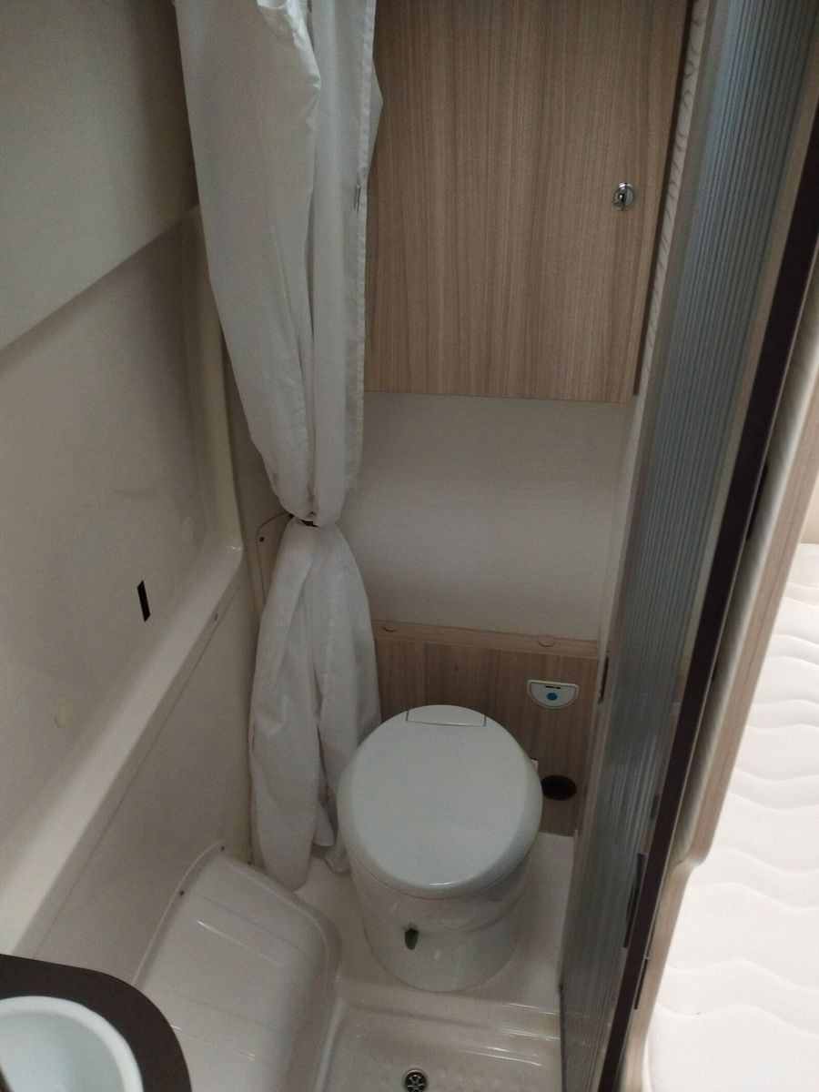 Fahrzeugabbildung Rapido Vans Dreamer D42 FUN