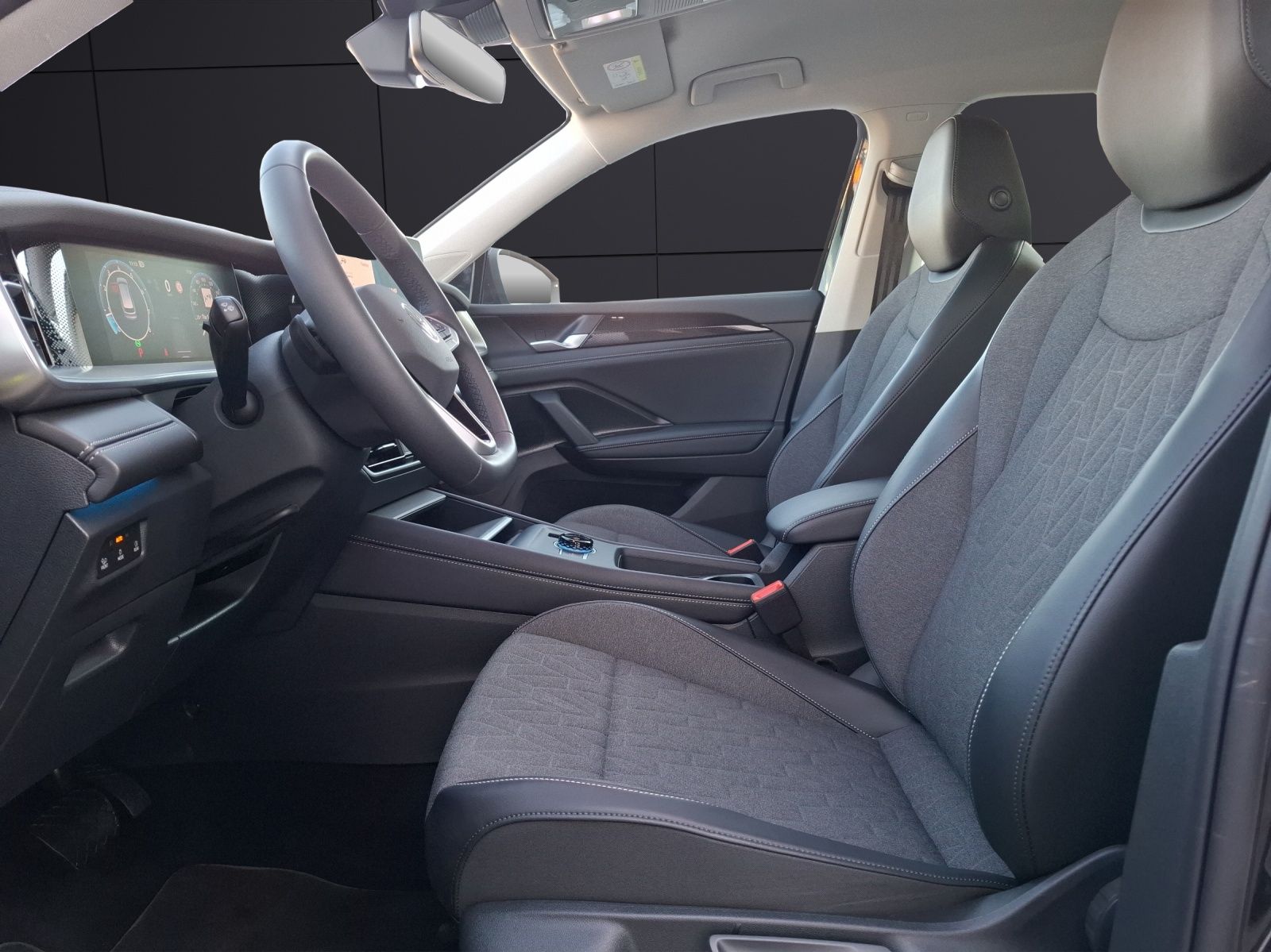 Fahrzeugabbildung Volkswagen Tayron TSI Life DSG 4M LED AHK Navi AID HUD ACC