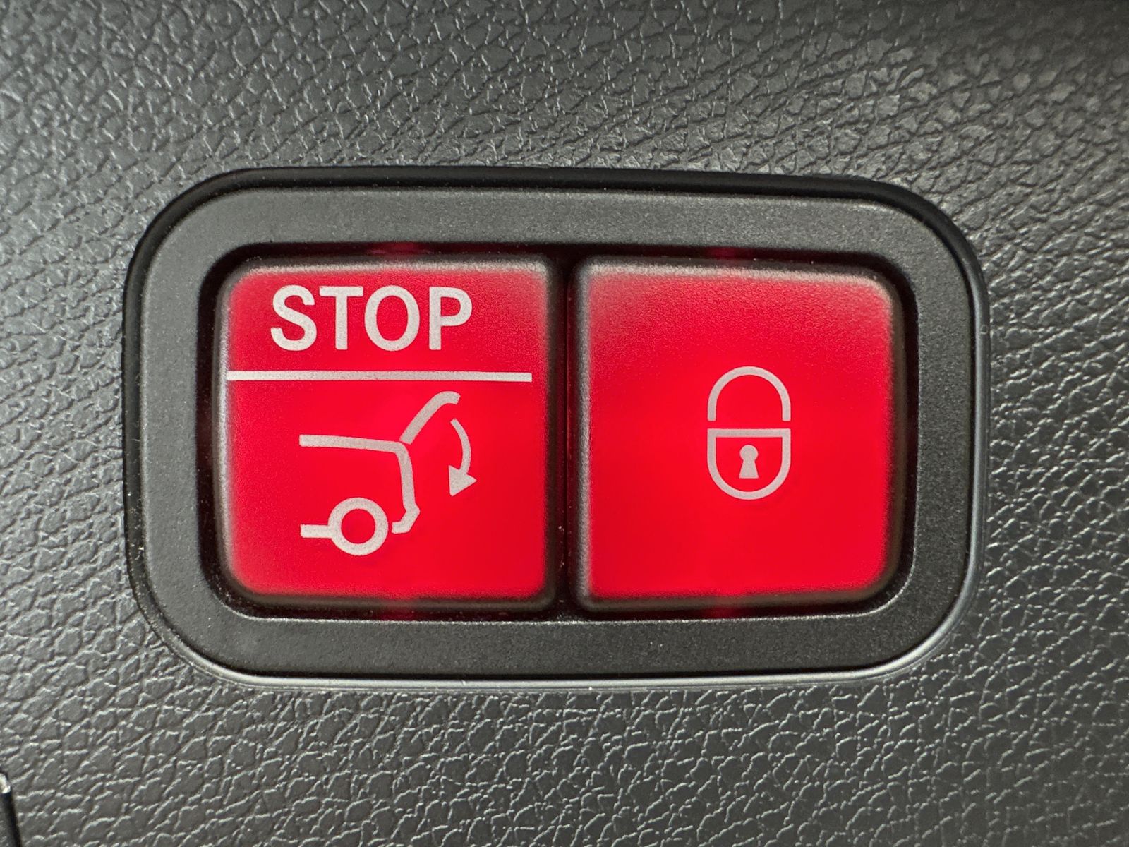 Fahrzeugabbildung Mercedes-Benz E 300d 4M T AMG-Line NAV+LED+360°+HUD+AHK+VC+ACC