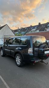 Mitsubishi Pajero 3,2 DI-D 4WD - - Mitsubishi Pajero in Düsseldorf