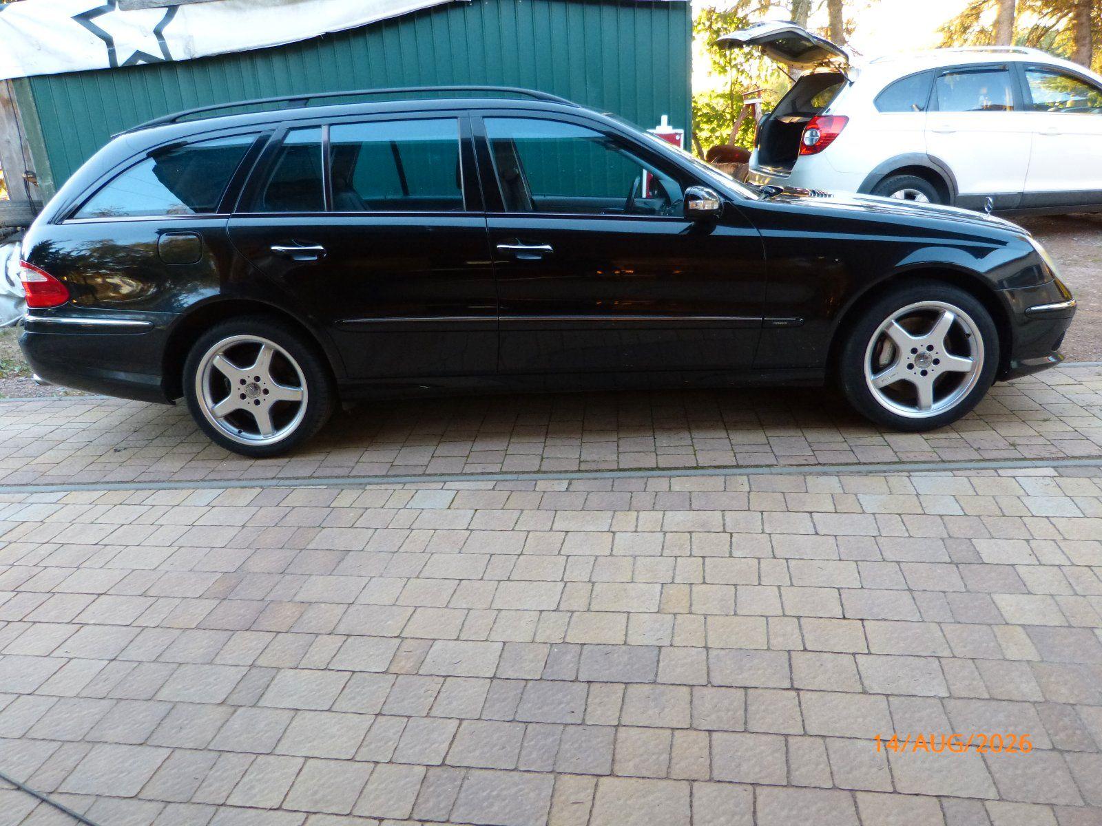 Mercedes-Benz E320 2005 — rear view