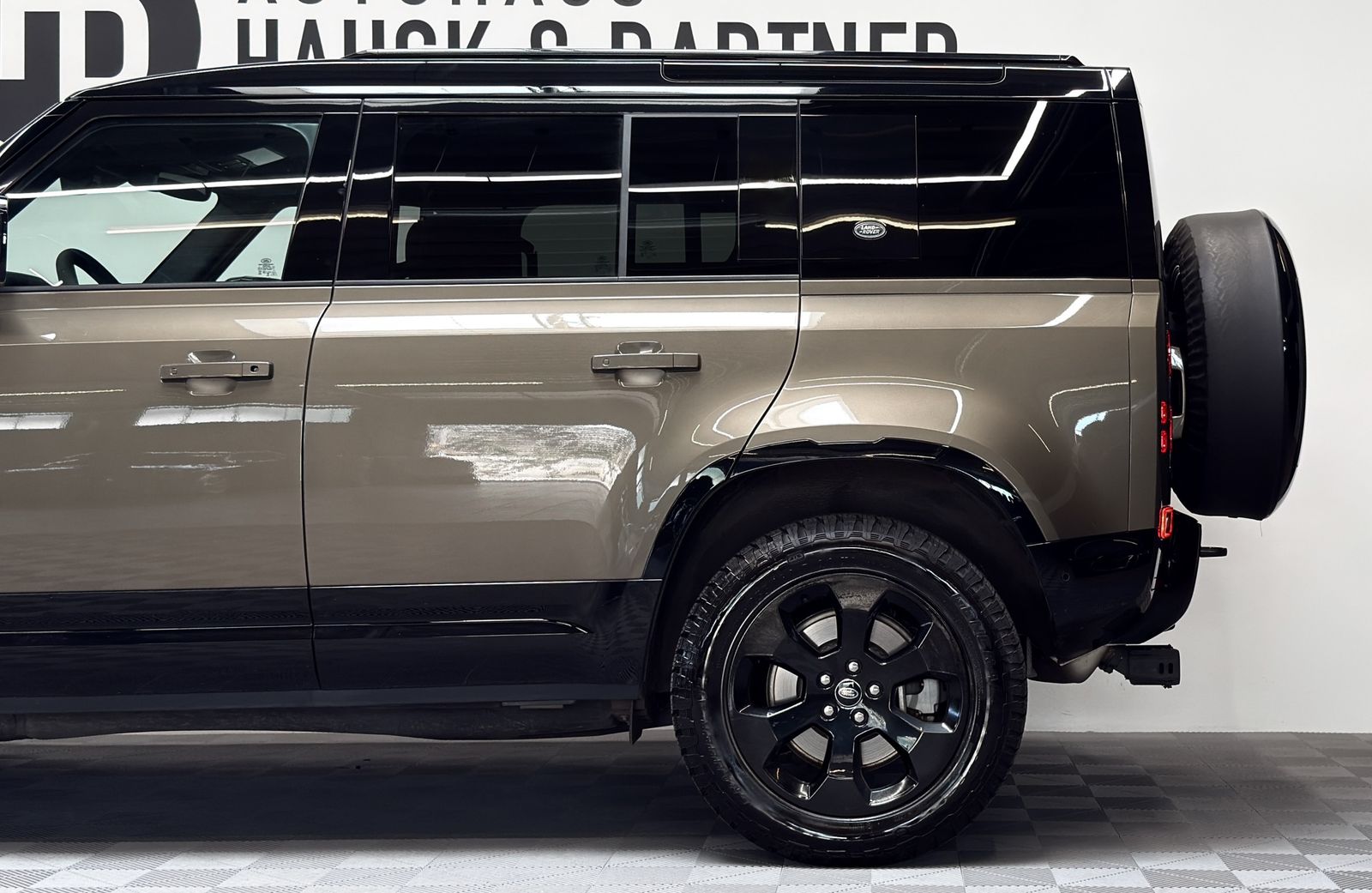 Land Rover Defender D300 110 X-Dynamic HSE AHK Pano Matrix foto 4