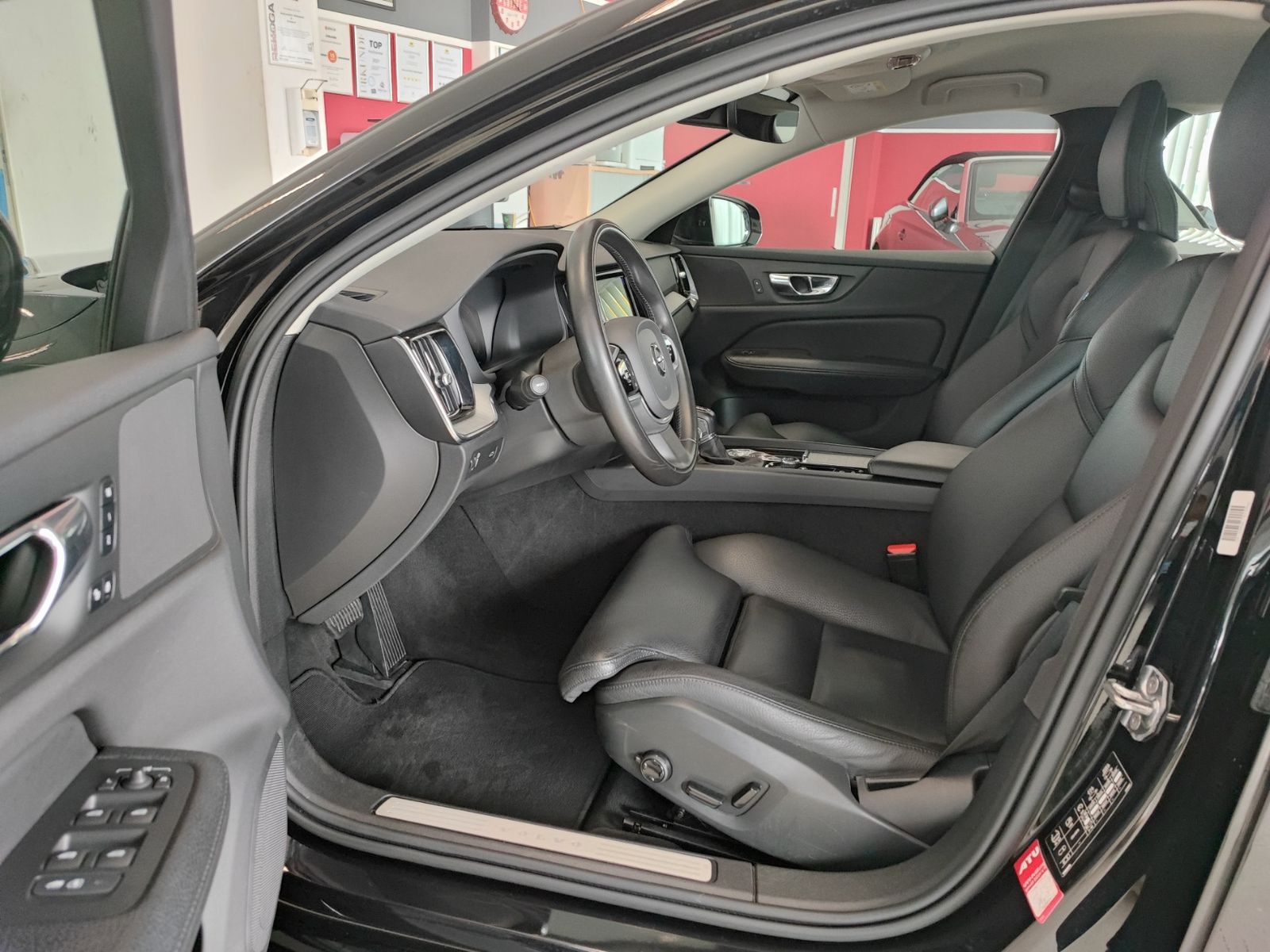 Fahrzeugabbildung Volvo V60 d 2.0 Inscription ACC/4xSHZ/LED/KAM/APP/StHz