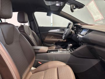 Fotografie des Opel Insignia Sports Tourer 2.0 Diesel 4x4 AT Ultimat