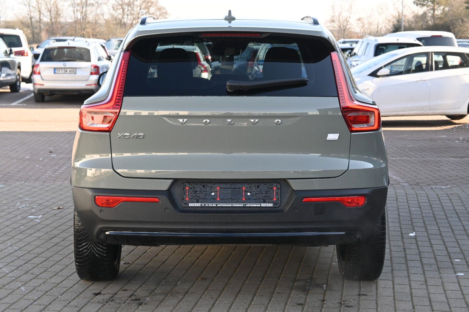 Fahrzeugabbildung Volvo XC40 T4 Recharge Plus Dark*LED*STHZ*CAM*AHK