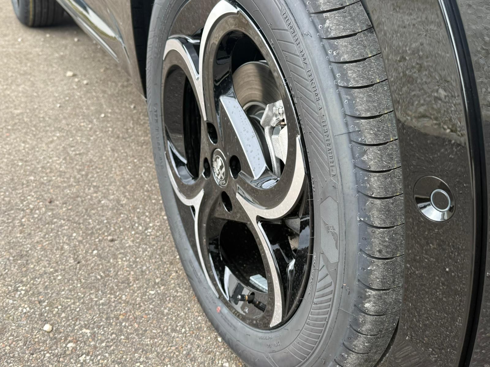 Fahrzeugabbildung Alfa Romeo Junior Ibrida 1.2 VGT 48V-Hybrid 107 kW Ti