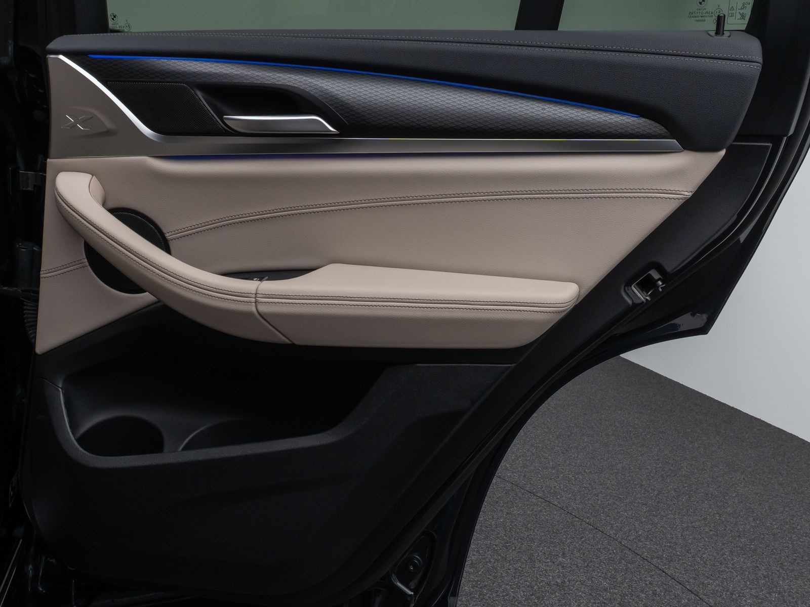Fahrzeugabbildung BMW X4 M40i Panorama Laser Kamera HUD DAB HiFi AHK