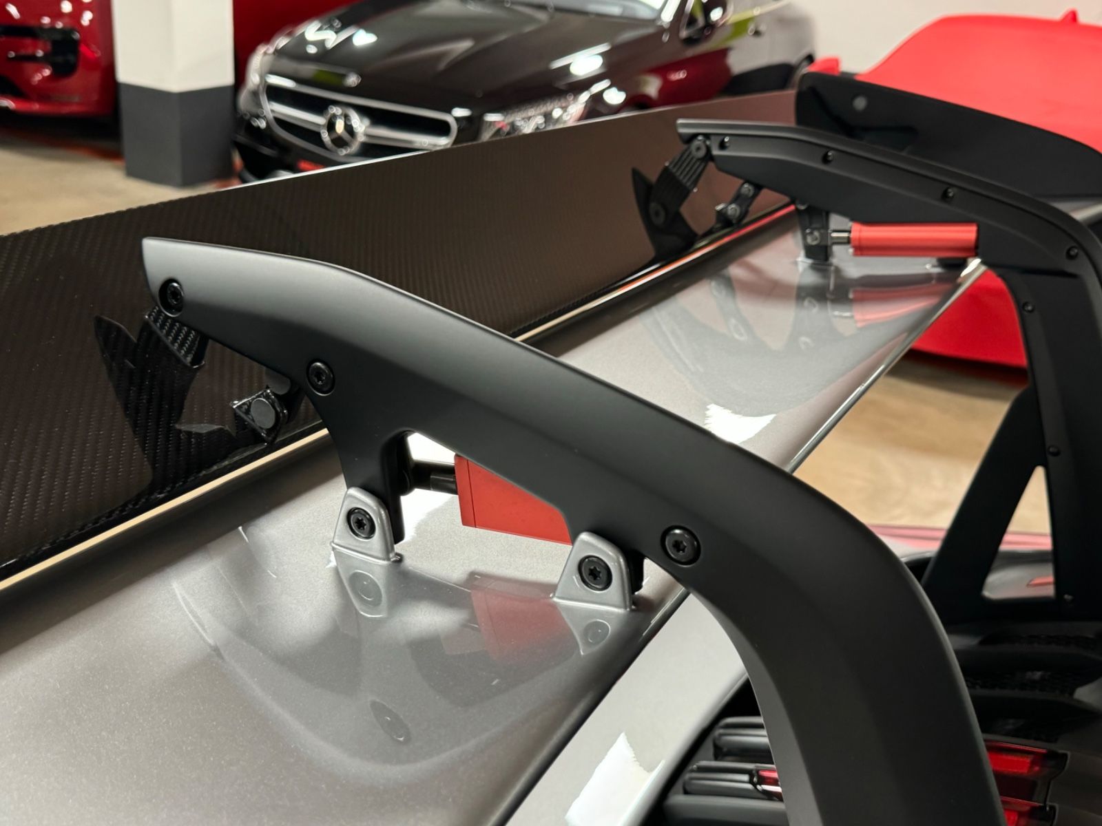 Fahrzeugabbildung Porsche 992 GT3 RS WEISSACH CARBON-KÄFIG CERAMIC 24 FULL