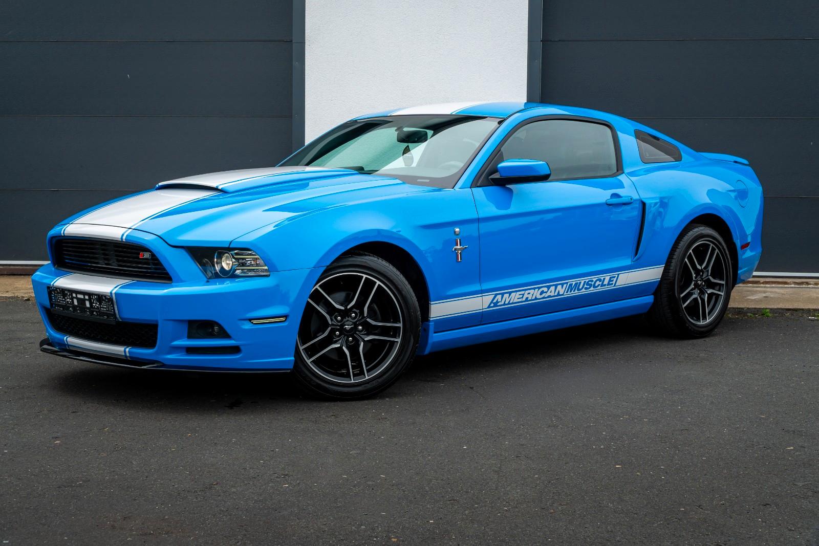 Ford Mustang V6 3,7 -KLIMA/SCHALT/LEDER/SHZ/XENON/R18