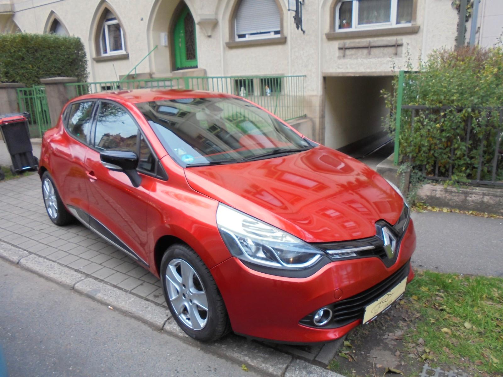 Renault Clio IV Luxe 2.HAND SCHECKHEFT  AHK NAVI