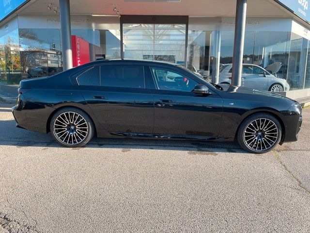 BMW 740d xDrive/M-Pro/21"/Black-Red/AHK/Theatre/Door