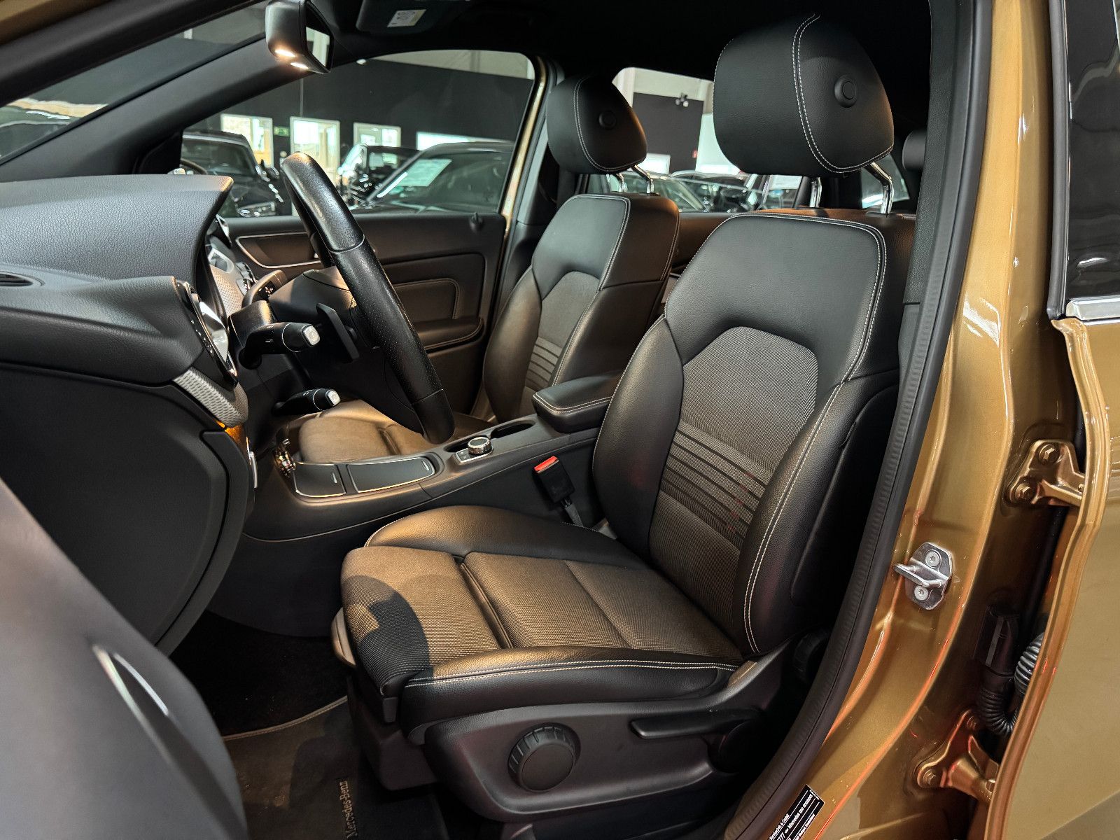 Fahrzeugabbildung Mercedes-Benz B 180 7G-DCT URBAN SPORTPAKET NAVI LED KAMERA 2H