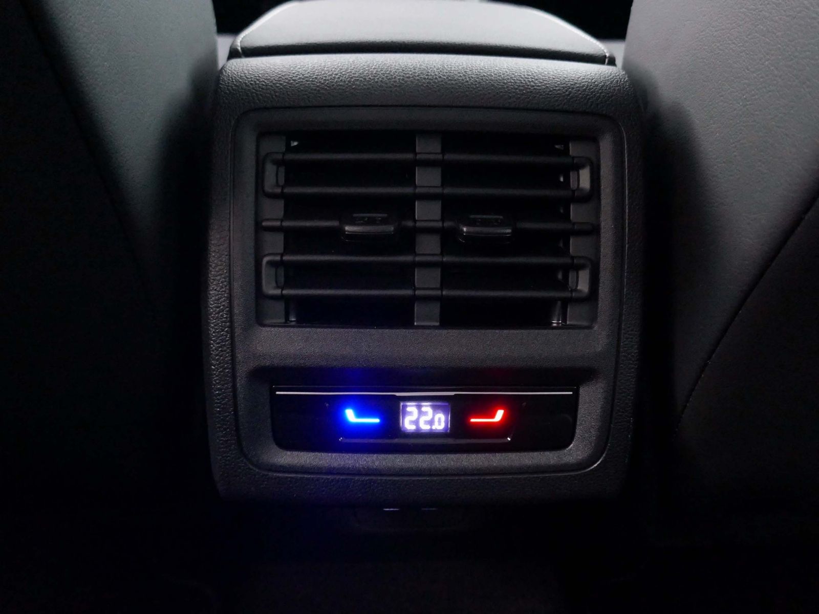 Fahrzeugabbildung Volkswagen Golf VIII GOAL 1.5 TSI | LED RFK ACC Sitzhzg.