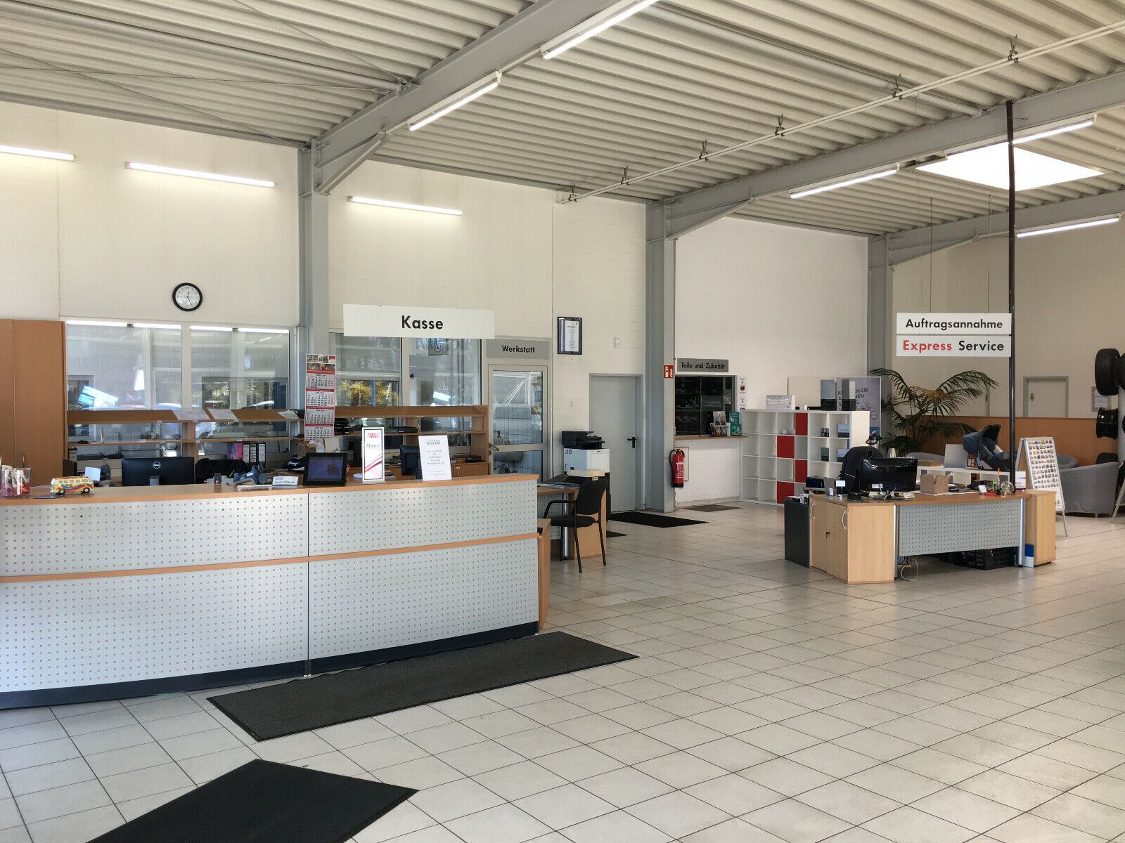 Fahrzeugabbildung Volkswagen Caddy PKW Comfortline BMT