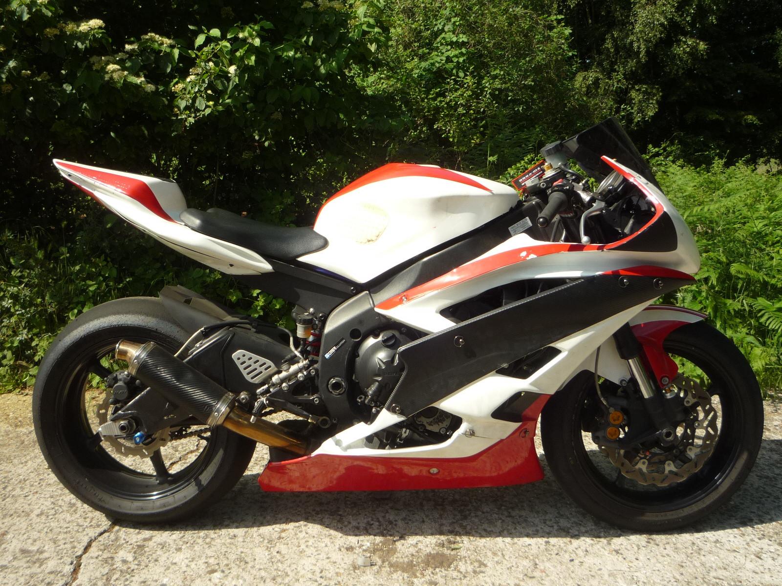 Yamaha YZF-R6 RJ11 Rennstrecke großer Service gemacht