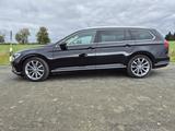 Volkswagen Passat 2.0 TDI 239PS 4M HiGH PANO STAND KAM 18" - VW Passat Variant von privat