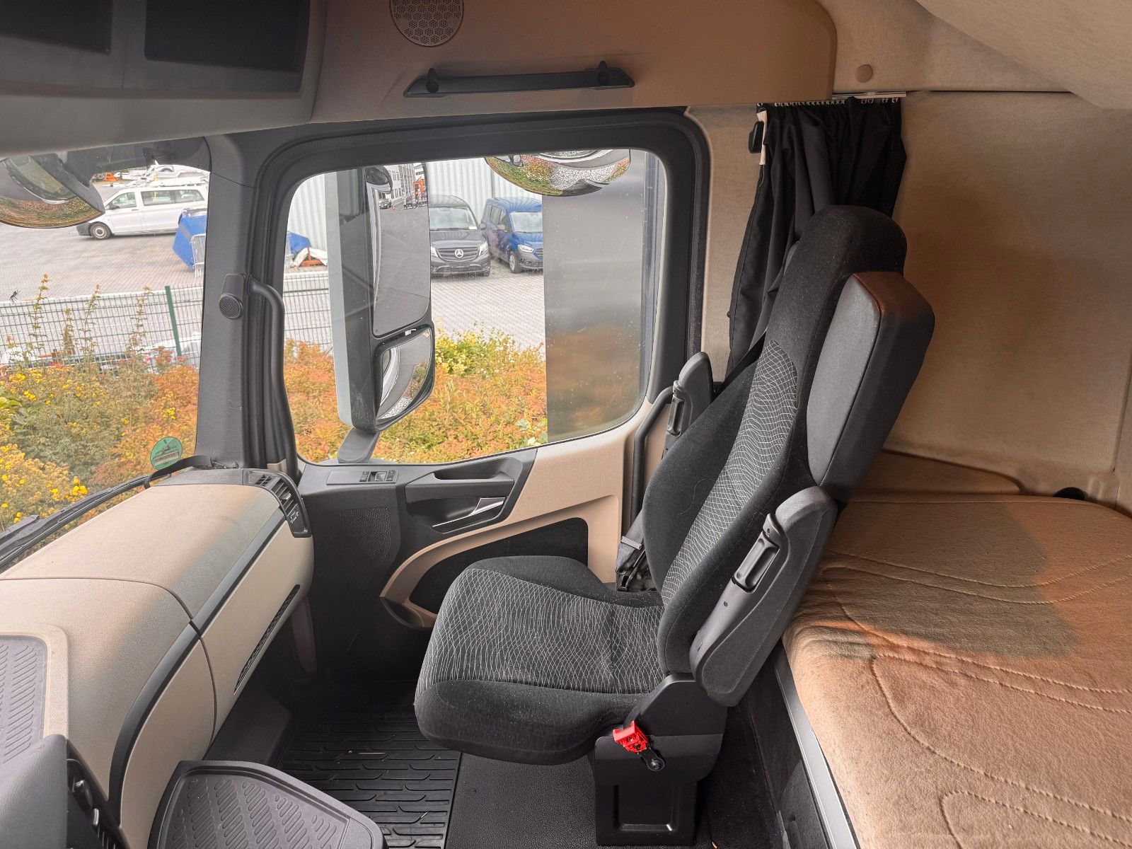 Fahrzeugabbildung Mercedes-Benz Actros 2542 LnR 6x2 Retarder Standklima