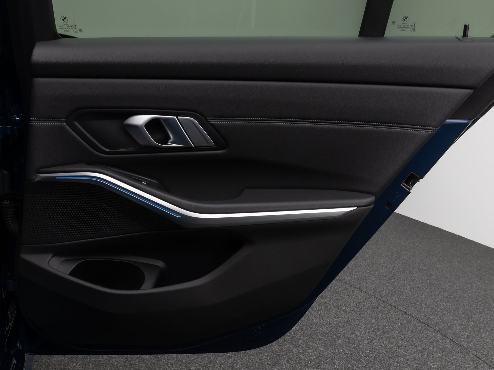 Fahrzeugabbildung BMW 330e Sport Line Kamera Laser HUD DAB Komfort