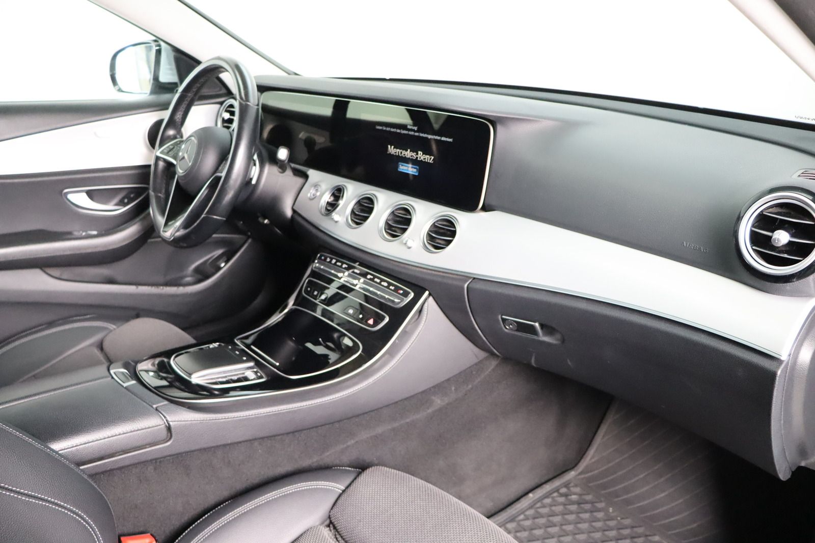 Fahrzeugabbildung Mercedes-Benz E 220 T d  * LED * DAB * Widescreen