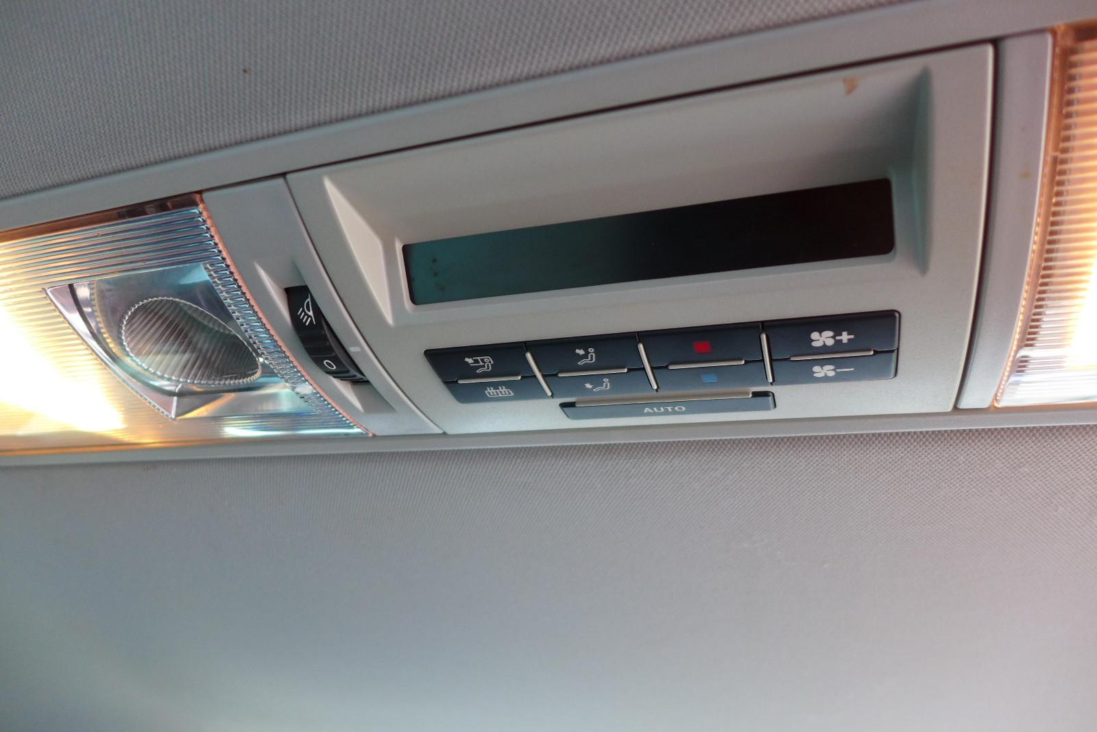 Volkswagen T5 Multivan 2.0 BiTDI Match | 179 ch | BVM | 7 places | Table | Chauffage stationnaire | Sièges chauffants | Attelage amovible