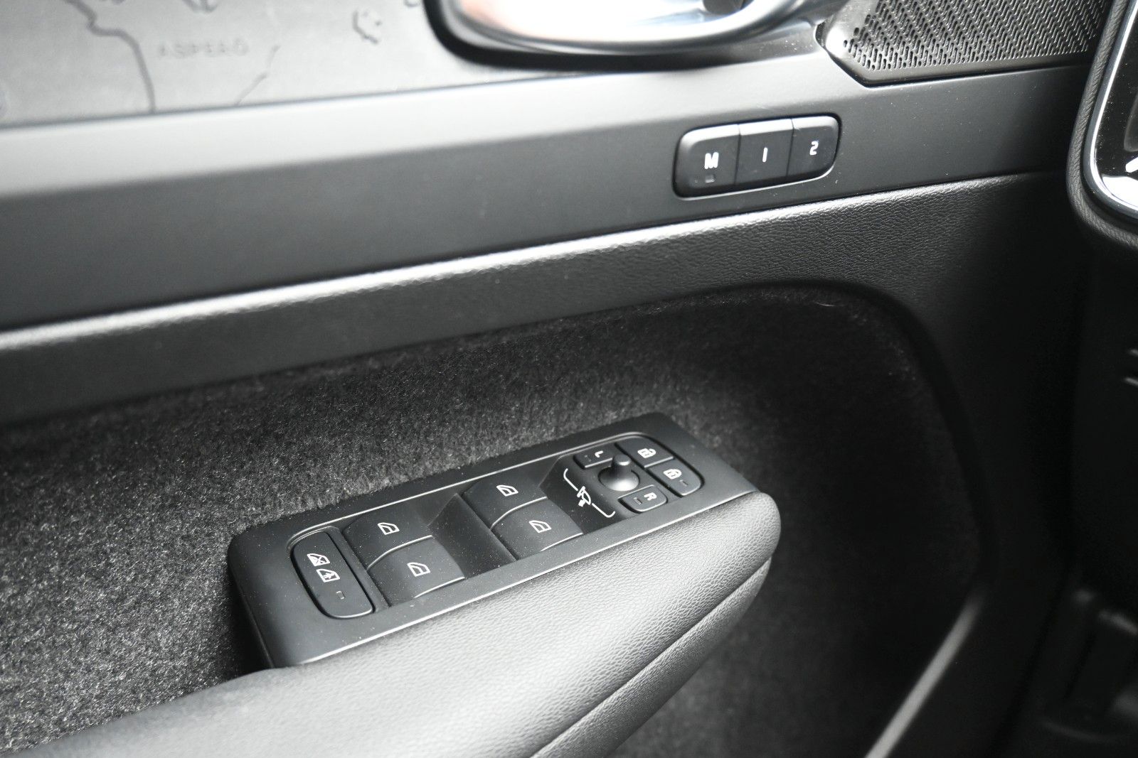 Fahrzeugabbildung Volvo EX40 SingleMotorExtendedRangePlus Dark*574 KM RW