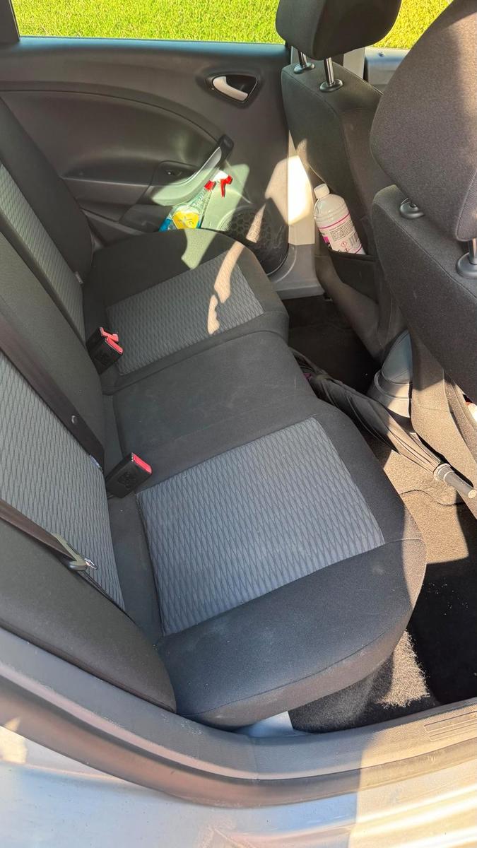 Seat Ibiza 2011 — interior