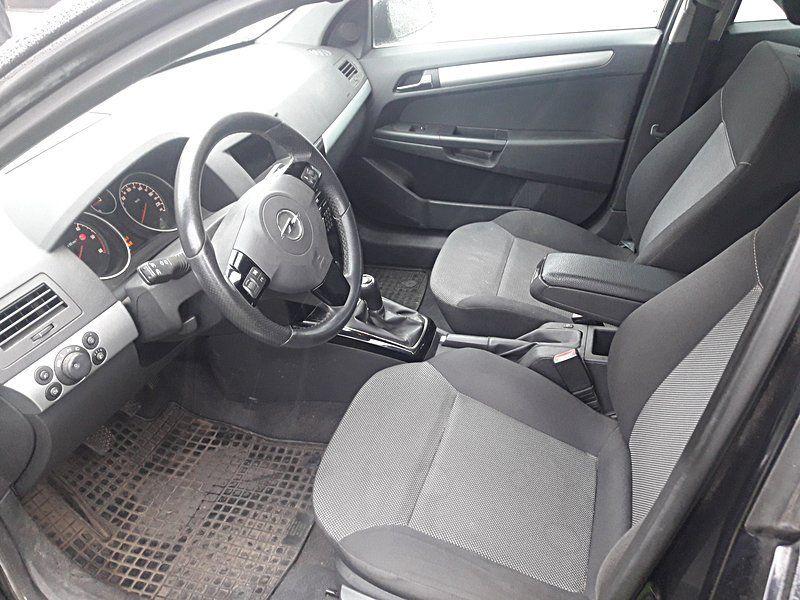 Opel Astra 2010 — photo 6