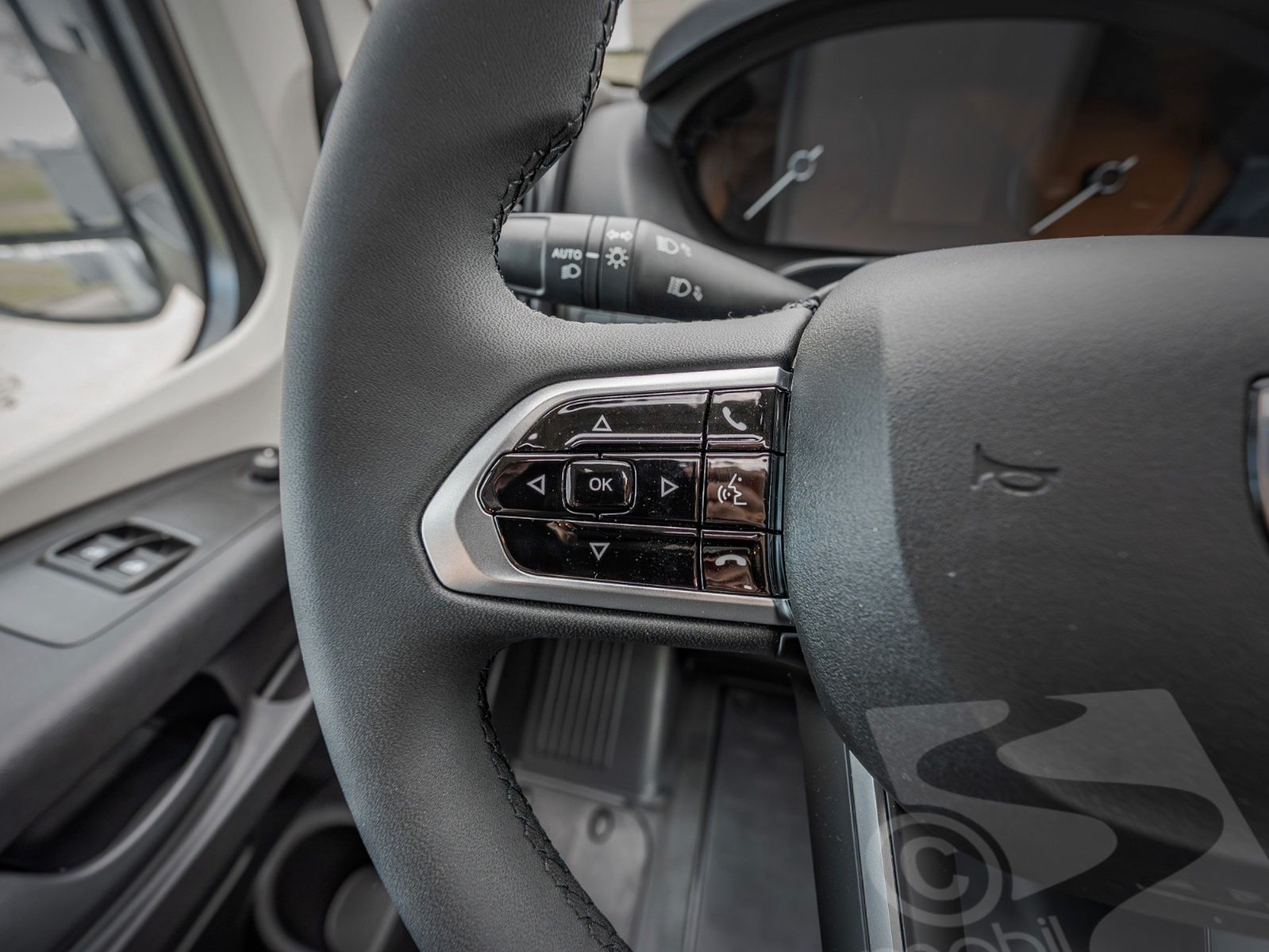 Fahrzeugabbildung Crosscamp EXPDN 7.4 E Peugeot Automatik