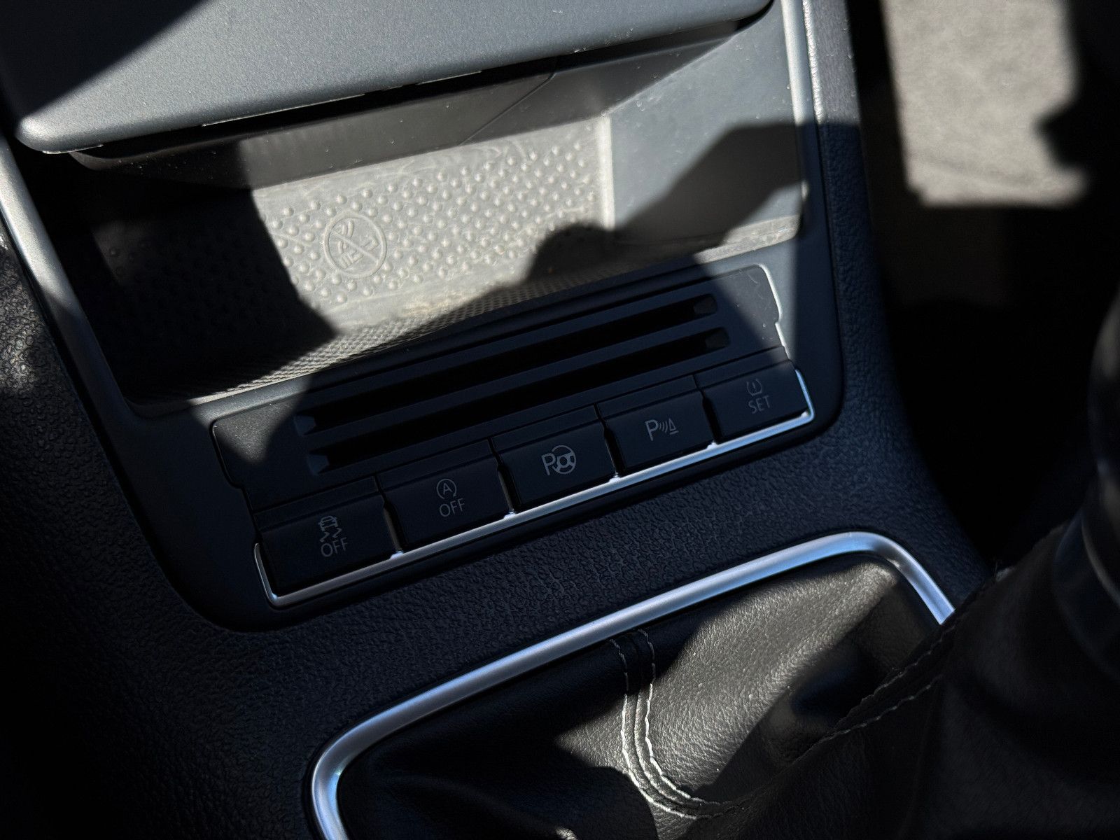 Fahrzeugabbildung Volkswagen Tiguan Team AHK Ambiente-Paket GRA SHZ PDC