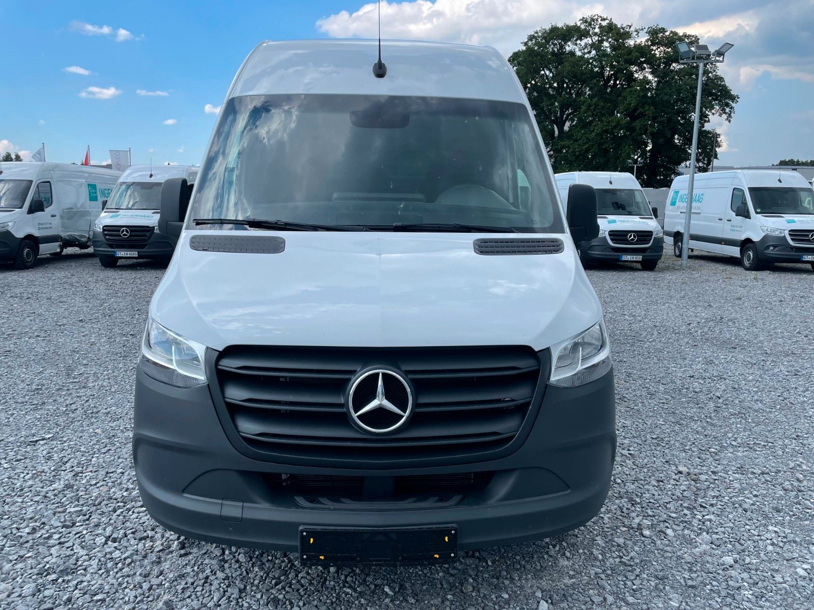 Fahrzeugabbildung Mercedes-Benz Sprinter III  317 CDI  MR / AHK  / MBUX