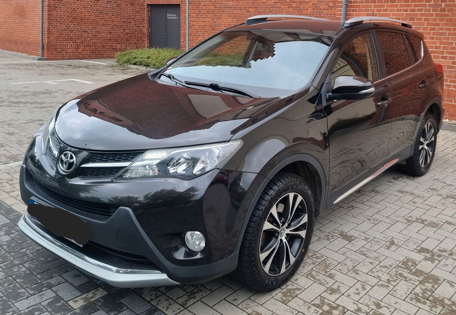 Toyota RAV 4 2,2-l-D-4D 4x4 AHK TÜV neu  1.Hand